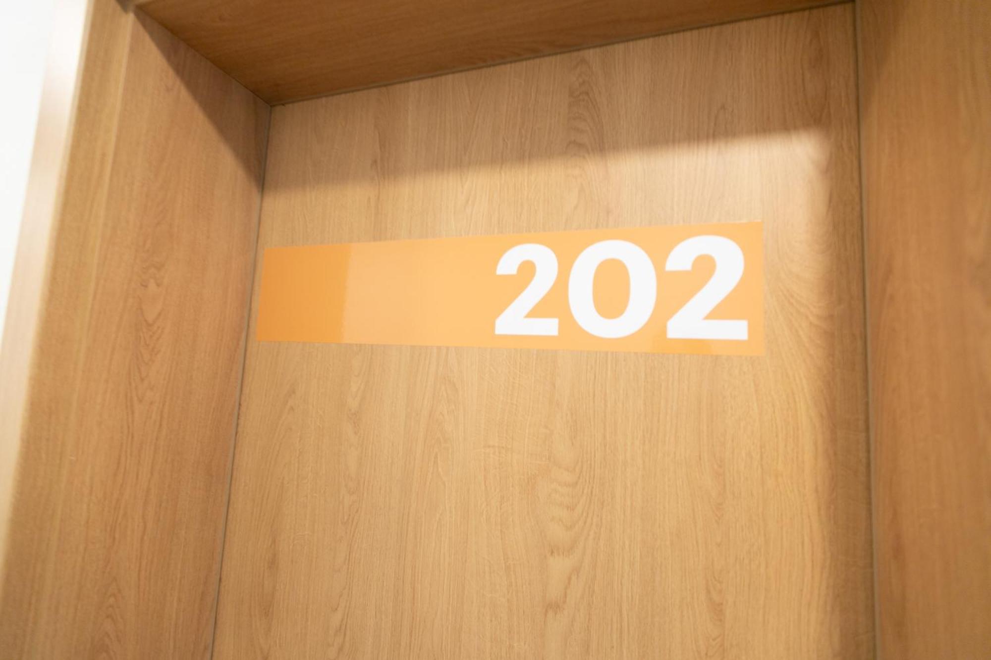Single Bed 9-Bed Mixed Dormitory Room,1581224475:JPEG